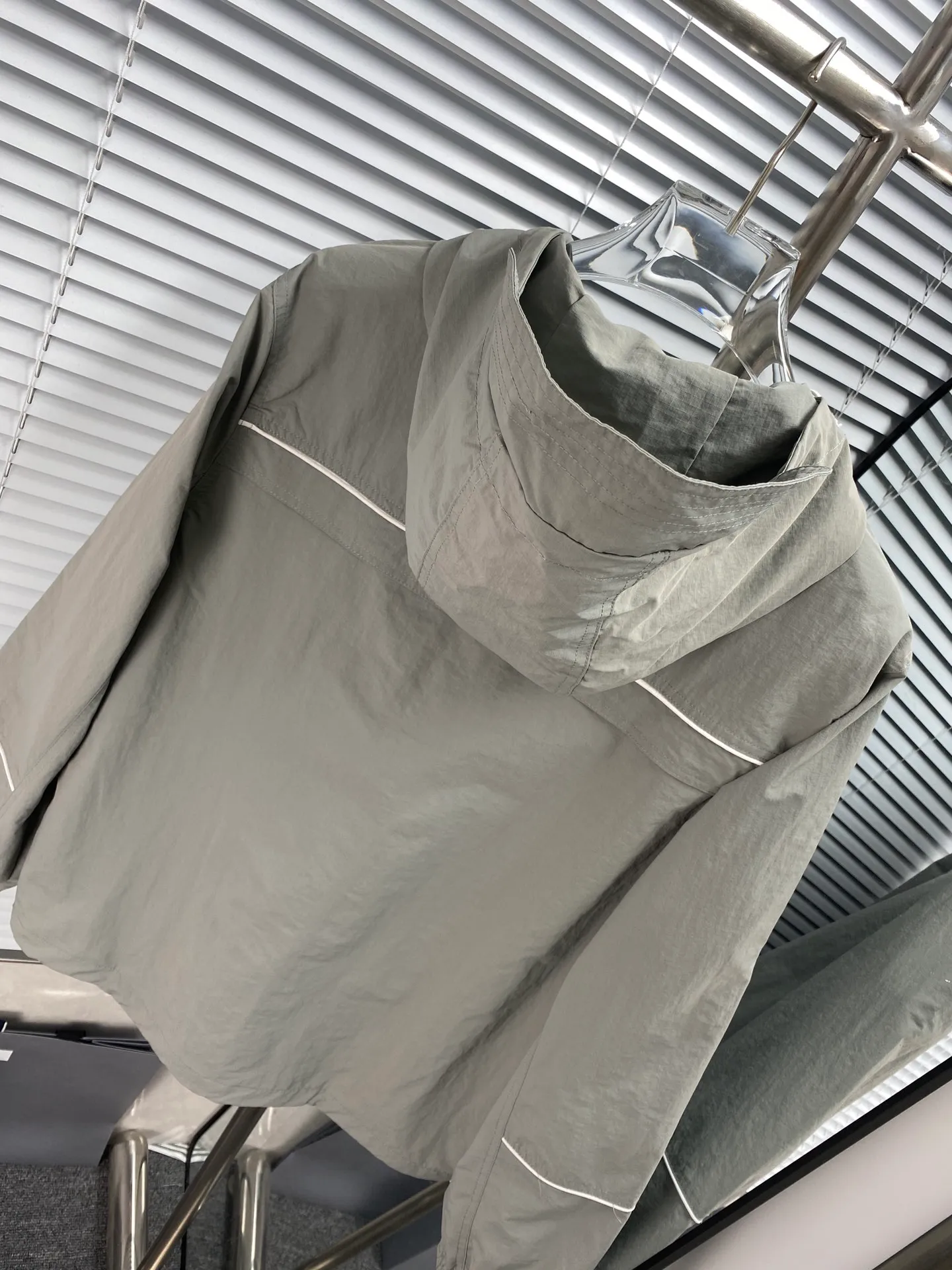 THOM BROWNE ：Light Green Navy Blue Gray Sizes：1234
